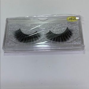 (NWT) Mink Eyelashes In Glitter Case